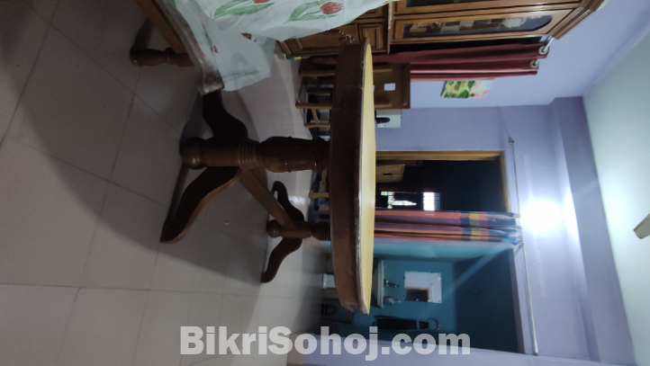 ডাইনিং টেবিল